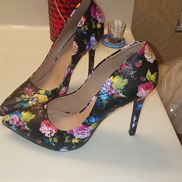 Shoes - Picture 2 of 3